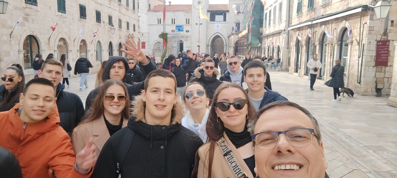 DAN ŠKOLE - DAN GRADA: VLAHOVIM GRADOM DUŠOM I TIJELOM